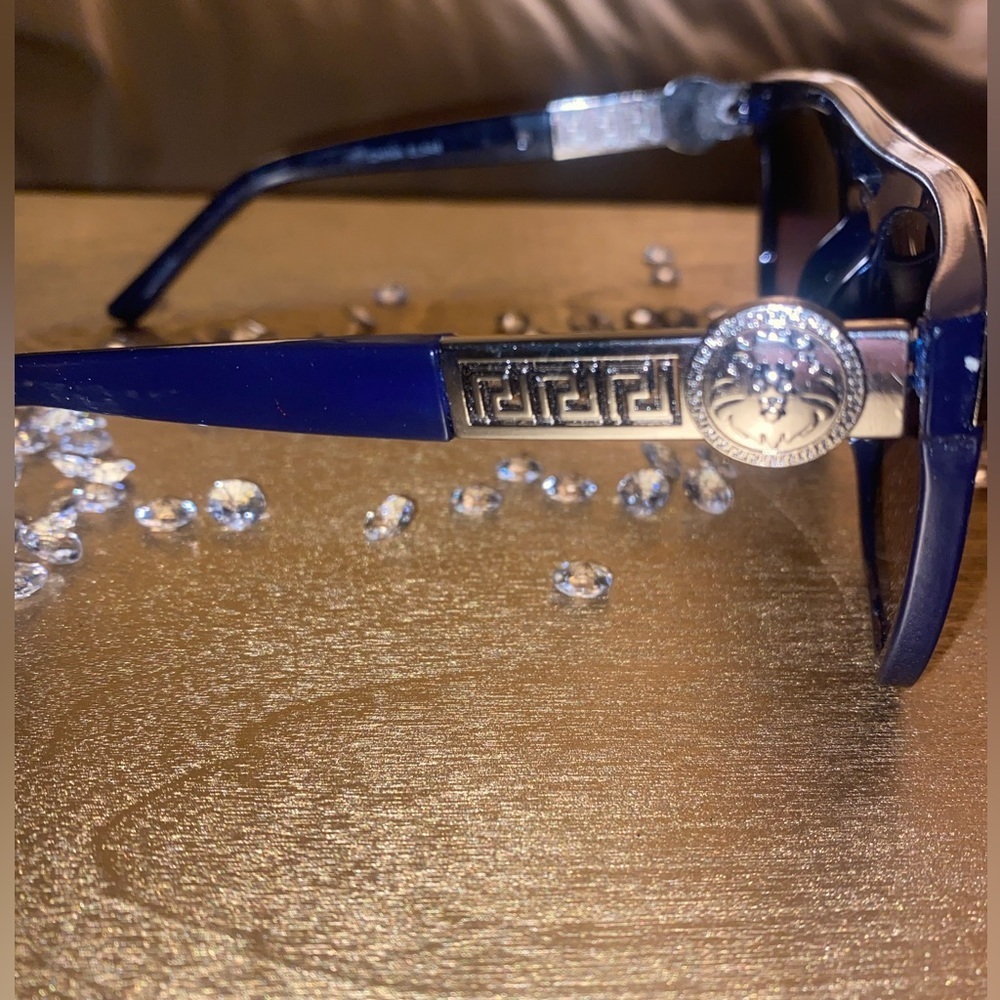 Gold-rimmed Versace Inspired Imitation Sunglasses - Picture 5 of 5